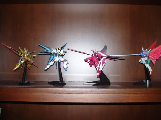 Forum Image: http://i259.photobucket.com/albums/hh282/kaimax/gundams.jpg