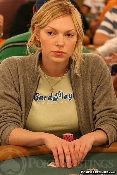Slacker Chic of the Month Laura Prepon