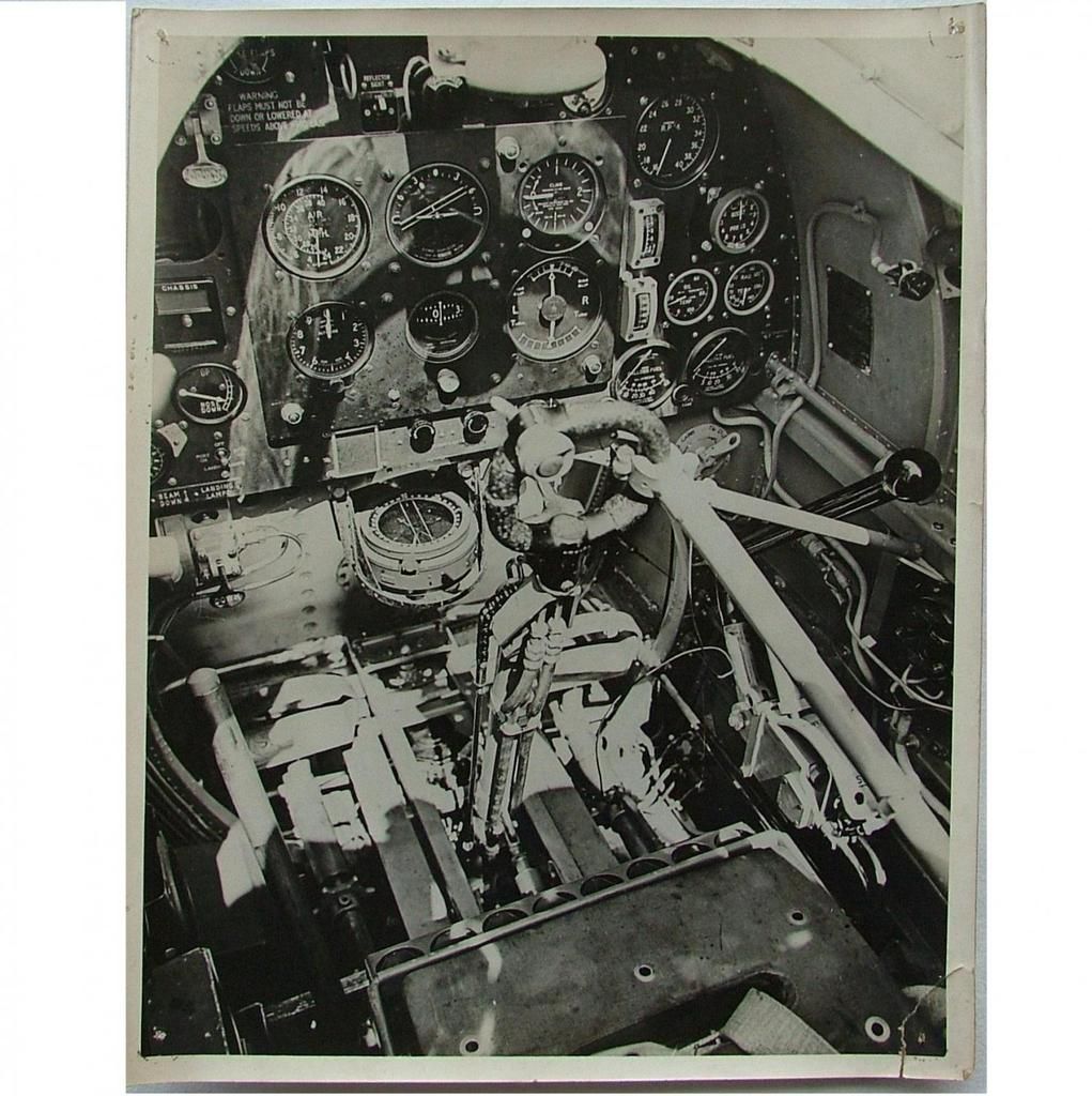 press-photo---spitfire-cockpit_14544_mai