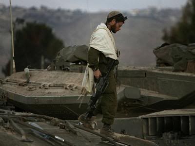 israeli soldier photo: israeli soldier &amp; tank 1233777257jewish_soldier_tank_gaza.jpg
