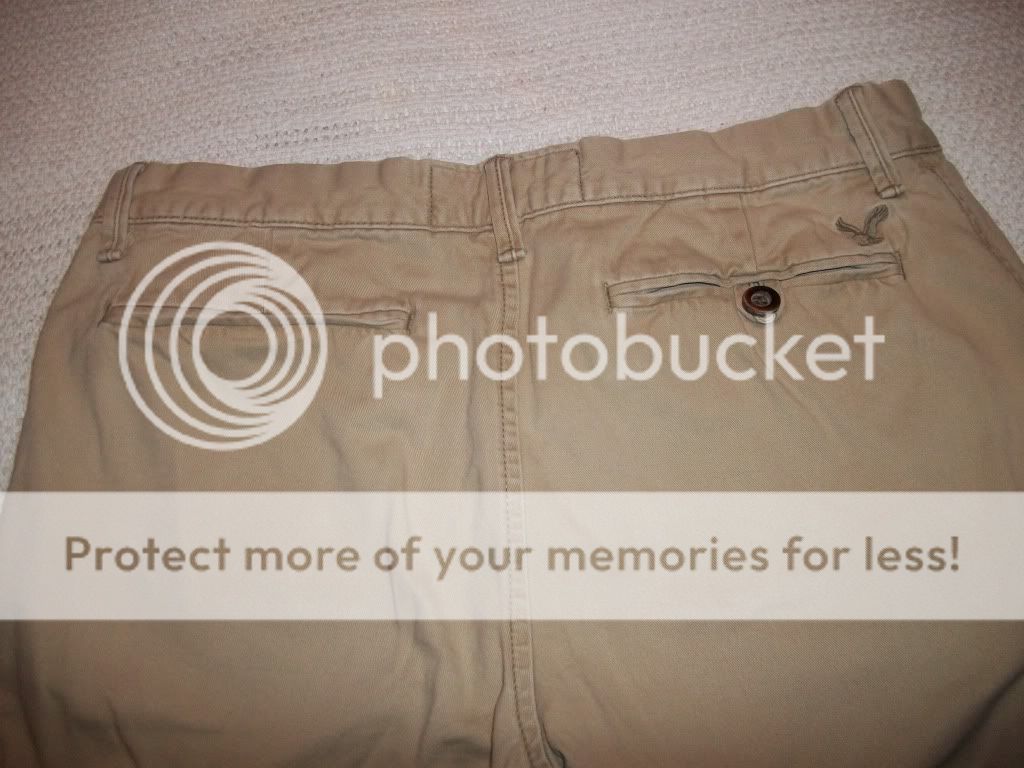 有关以下物品的详细资料: american eagle khaki pants 32/34 mens